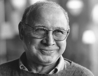 Black and white portrait of Lino Tagliapietra.
