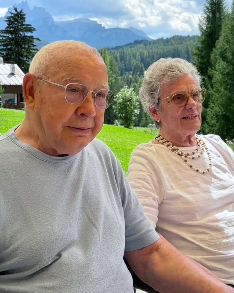 Today we celebrate Lino Tagliapietra’s 92nd birthday!
Wishing the Maestro a wonderful day, surrounded by family in the Dolomites. 🥂

•

Oggi festeggiamo i 92 anni di Lino Tagliapietra. 🥂
Buon compleanno, Maestro!