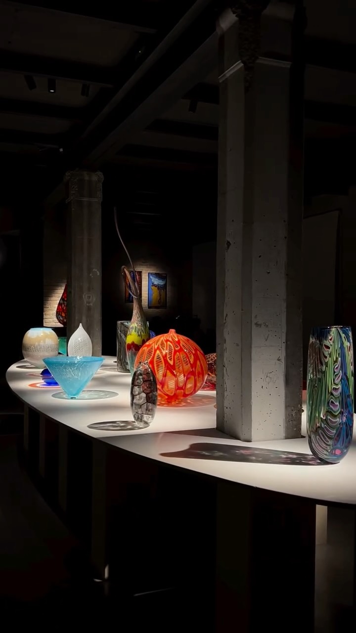 Layers of Light, revealed.
Explore the moment when glass meets light, where reflections become form and silhouettes emerge from shadow.

→ Book your visit on our website at the link in bio

The exhibition will remain open until 31 October 2026. Visits are by reservation only.

Fondamenta Serenella 15/B
Murano, Venice

Exhibition by the Lino Tagliapietra Foundation, part of @theveniceglassweek 2026.

•

Layers of Light si svela.
Esplora l’incontro tra vetro e luce, dove i riflessi diventano forma e i profili emergono dall’ombra.

→ Prenota la tua visita sul nostro sito al link in bio

La mostra sarà aperta fino al 31 ottobre 2026, visitabile esclusivamente su prenotazione.

Fondamenta Serenella 15/B
Murano, Venezia

Mostra a cura della Fondazione Lino Tagliapietra, nel contesto della @theveniceglassweek 2026.

#LinoTagliapietra #Glassblowing #glassartist #MuranoGlass #theveniceglassweek